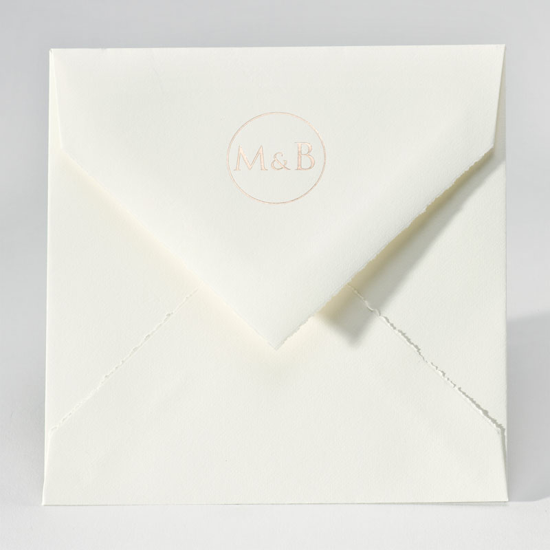 Product Enveloppe in handgeschept papier met foliedruk (17,0 x 17,0 cm)