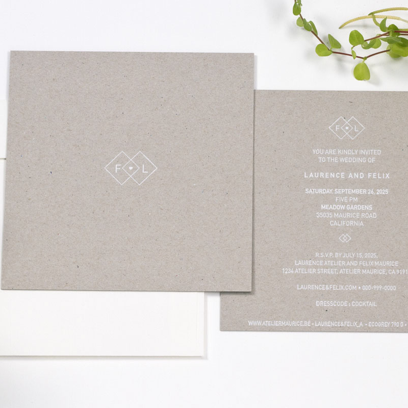 Eco trouwkaart met initialen naam en witte folie