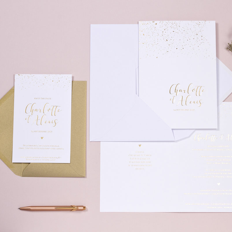 Romantische trouwkaart met confetti in goudfolie