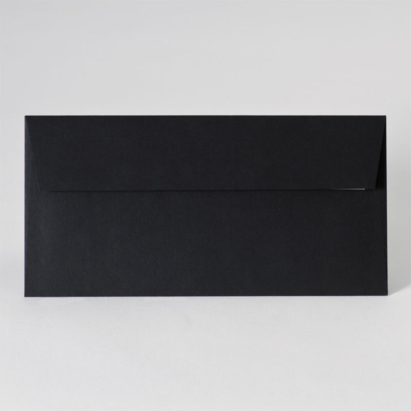 Zwarte enveloppe met venster en witte foliedruk (23,0 x 11,5 cm)